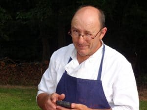 Portrait d’archive de Claude Provaux portant un tablier